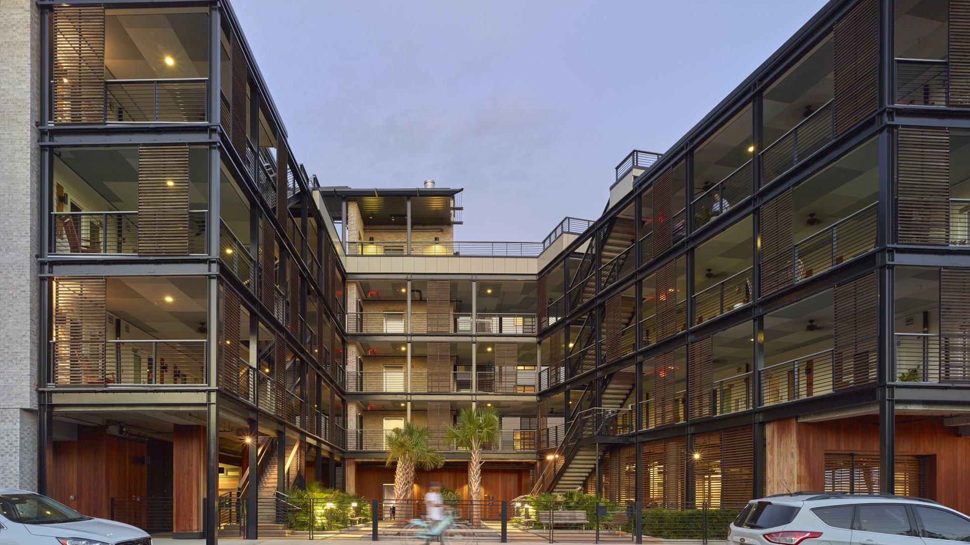 Courtyard view of Williams Terrace in Charleston, SC.
