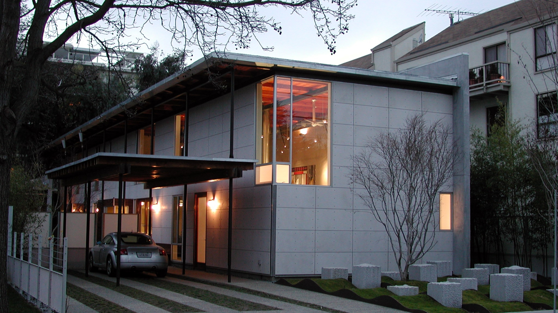 Exterior street view of 310 Waverly Residence in Palo Alto, California.