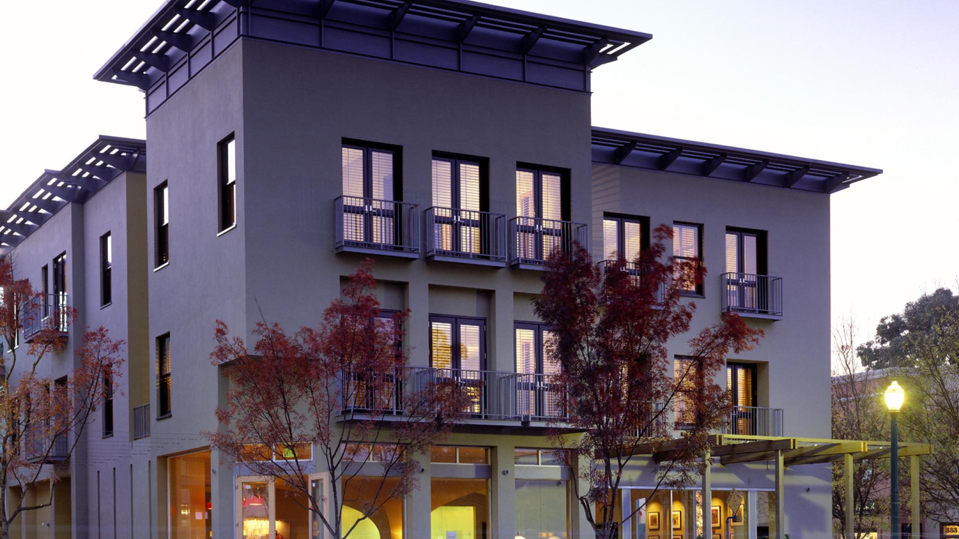 Hotel Healdsburg in Healdsburg, Ca at dusk.