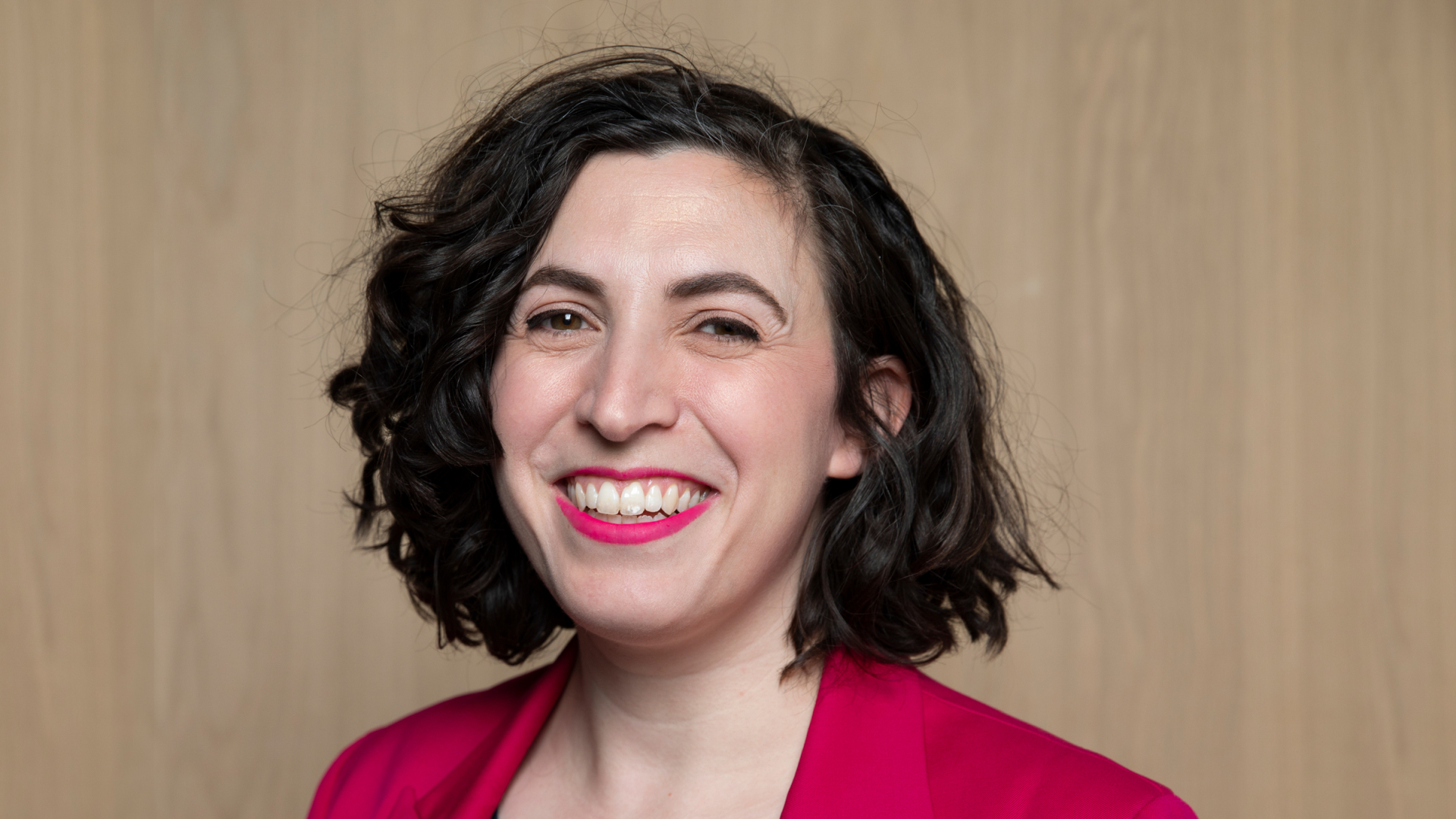 A photo of Caroline Souza smiling brightly