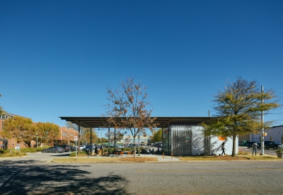 Street view of Jeni’s Ice cream in Birmingham, Alabama.