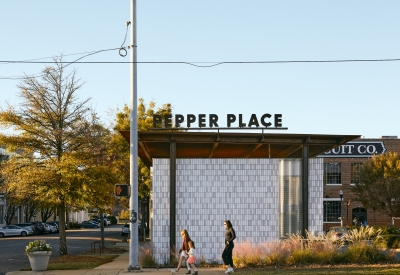 Street view of Jeni’s Ice cream in Birmingham, Alabama