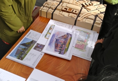 Residents looking at designs for 855 Brannan in San Francisco.