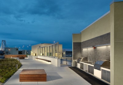 Kitchen, barbecue and seating area on the roof of Rincon Green in San Francisco.