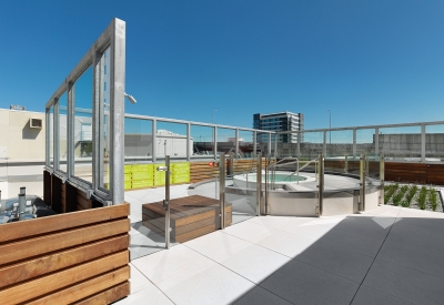 Hot tub on the roof of Rincon Green in San Francisco.