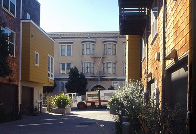 View along the pedestrian mews at Bell Mews in San Francisco. 