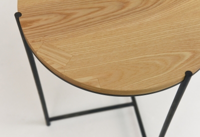 Detail of the wood top satellite table.