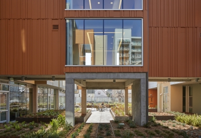 Courtyard with seating and vegetation at Lakeside Senior Housing in Oakland.