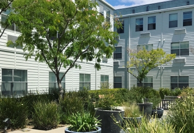 View of the courtyard at Pensione Esperanza in San Jose, California.