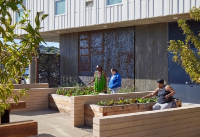 Exterior view the garden courtyard at Blue Oak Landing in Vallejo, California.