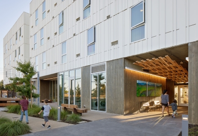 Exterior view the courtyard at Blue Oak Landing in Vallejo, California.