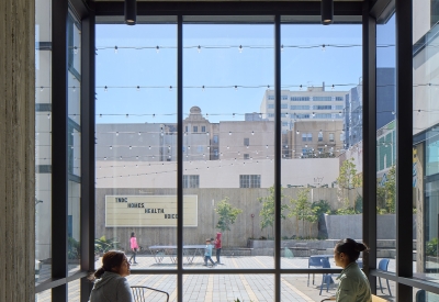 Community lounge area looking out to the courtyard at 555 Larkin in San Francisco.