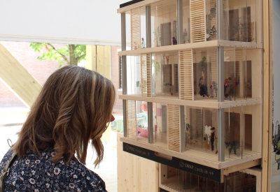 Users enjoying Exquisite Porch.