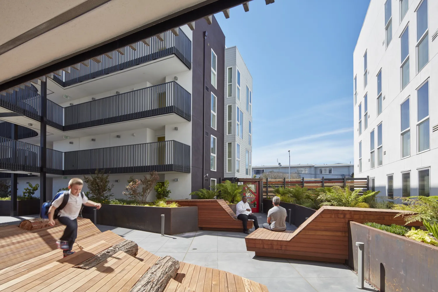 Winter courtyard at Pacific Pointe Apartments in San Francisco, CA.