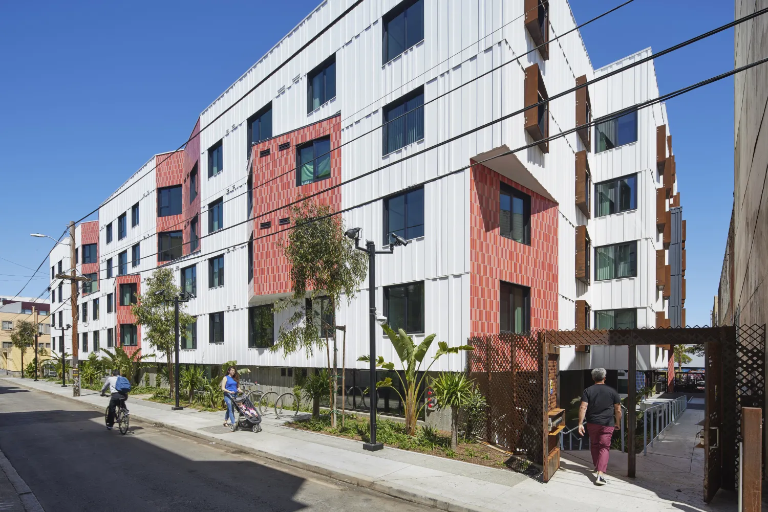 Street view of La Fénix at 1950, affordable housing in the mission district of San Francisco.