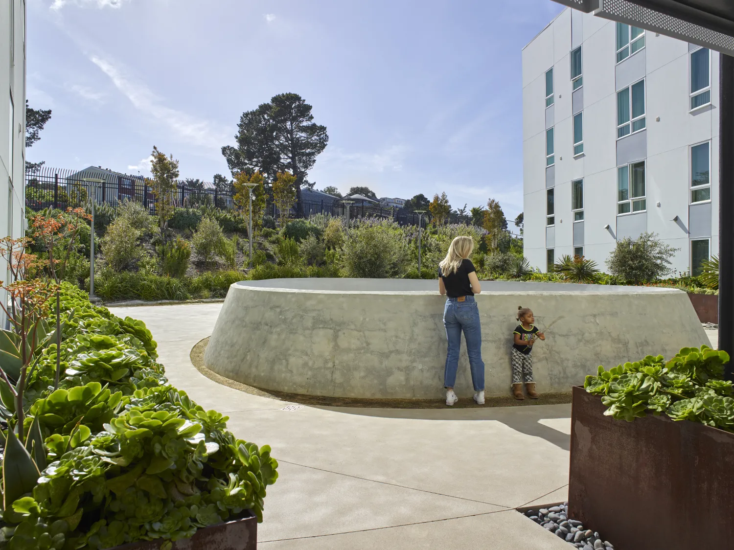 Exterior view of courtyard at 901 Fairfax Avenue in San Francisco, CA.