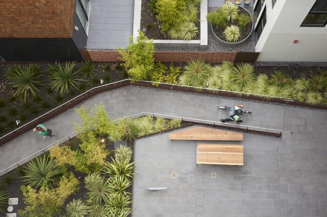 Aerial courtyard view of 300 Ivy in San Francisco, CA.