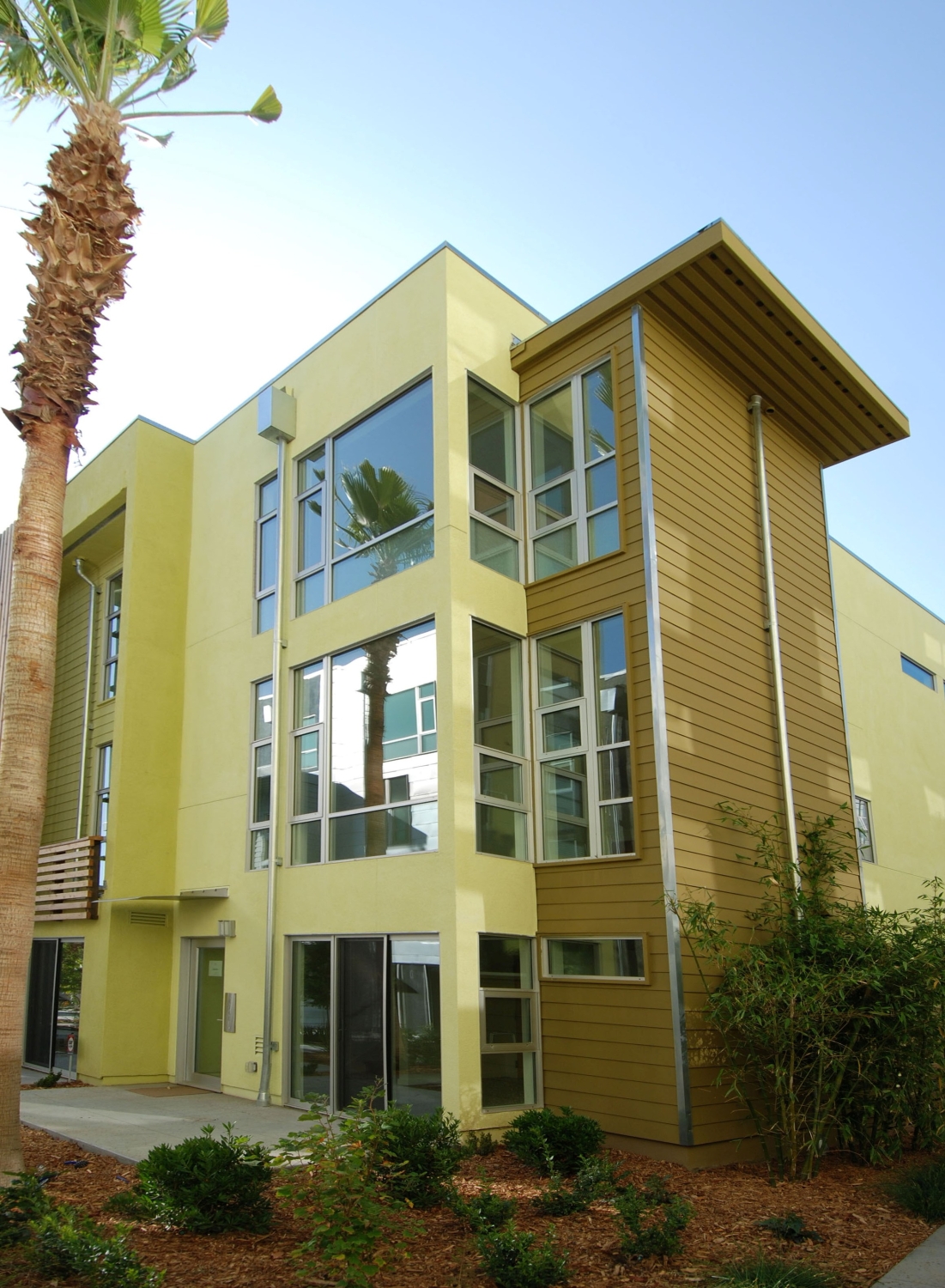 Exterior view of one of the townhouses at Blue Star Corner in Emeryville, Ca.