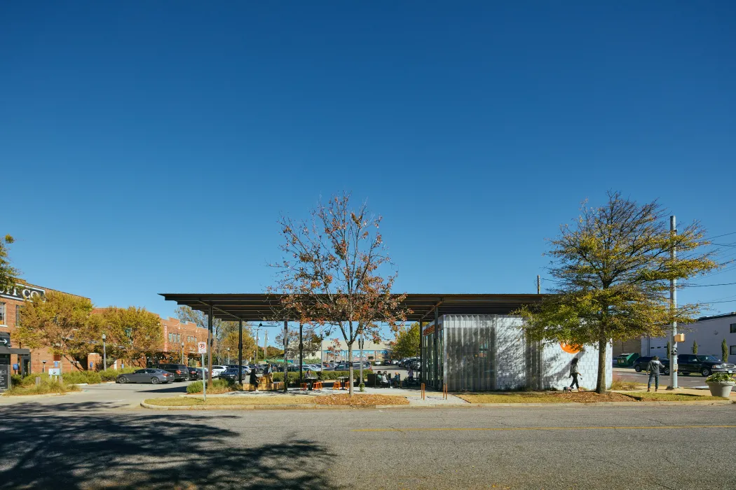 Street view of Jeni’s Ice cream in Birmingham, Alabama.