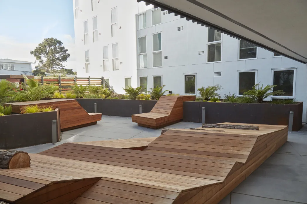 Courtyard view of Pacific Pointe Apartments in San Francisco, CA.