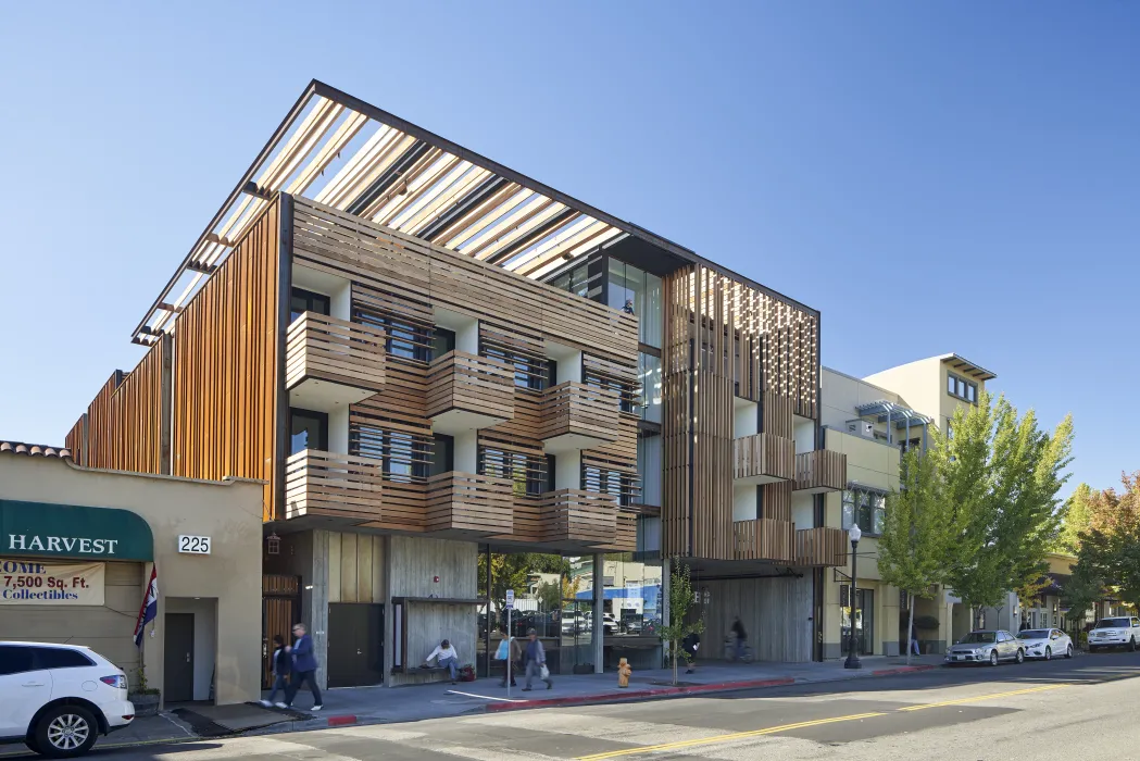 Street view of Harmon Guest House in Healdsburg, Ca 