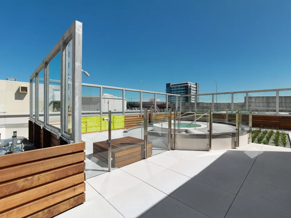 Hot tub on the roof of Rincon Green in San Francisco.