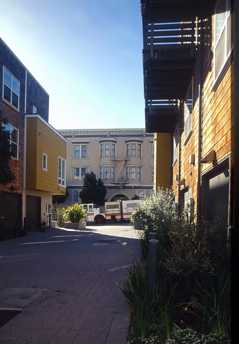 View along the pedestrian mews at Bell Mews in San Francisco. 