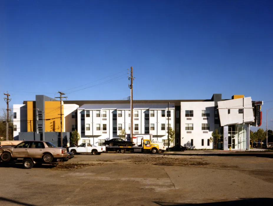 Exterior view of the side of Pensione Esperanza in San Jose, California.