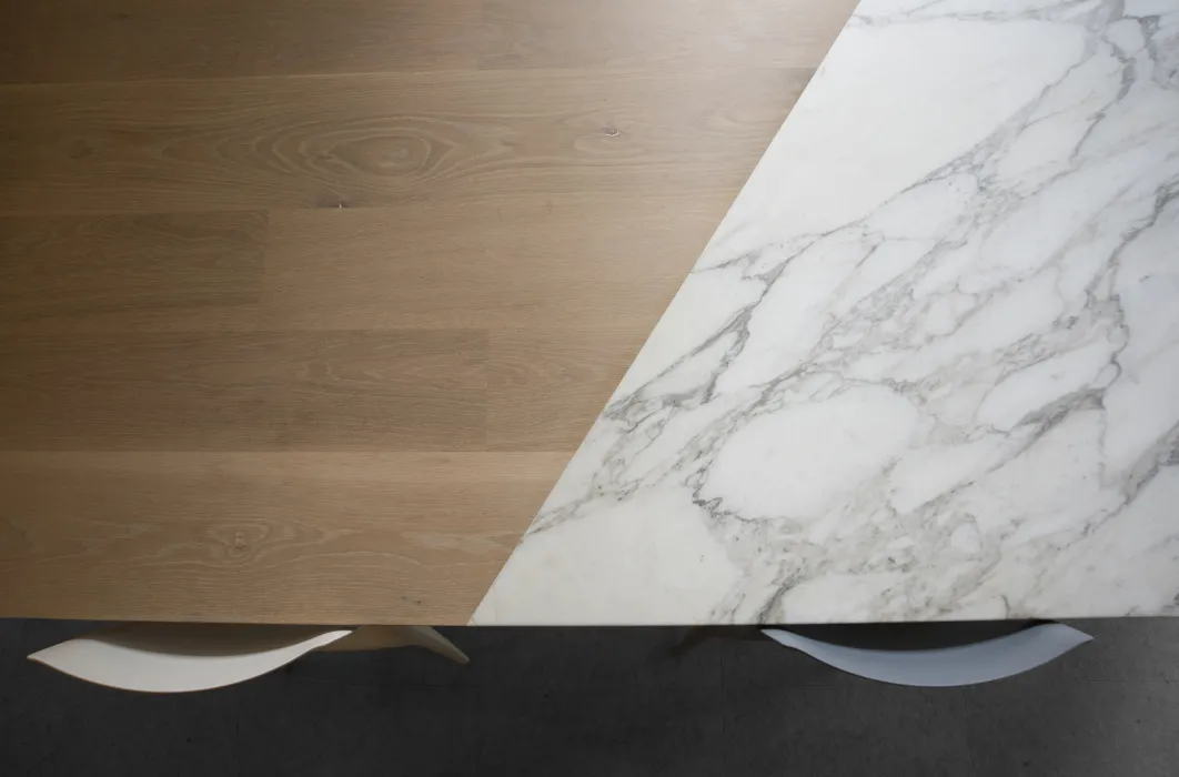 Detail of the Annex Table's transition from wood to marble.
