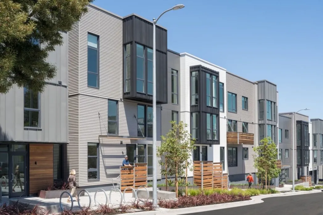 Exterior ground level units with stoops at Mason on Mariposa in San Francisco.