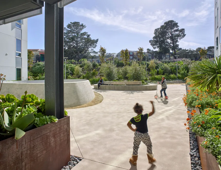 Exterior view of courtyard at 901 Fairfax Avenue in San Francisco, CA.