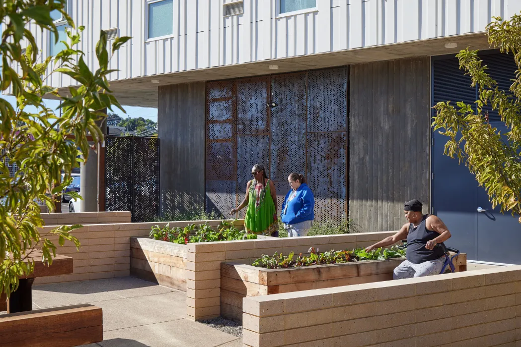 Exterior view the garden courtyard at Blue Oak Landing in Vallejo, California.